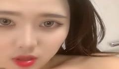 颜值不错的小宝贝全程露脸自己一个人躲在家里激情嗨