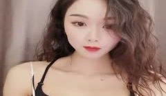这该死的女人味！绝对让人眼前一亮的超级甜美御姐，