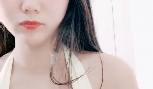 小背心丁字裤清秀新人小姐姐喜欢玩诱惑撩起衣服露奶