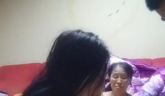 真实刺激母女双飞老母亲6女惊呆你的眼球家庭伦理变