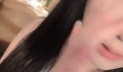 短发10级清纯甜美耐看小美眉，居然敢在空旷的公园