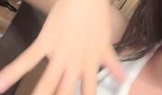 短发10级清纯甜美耐看小美眉，居然敢在空旷的公园