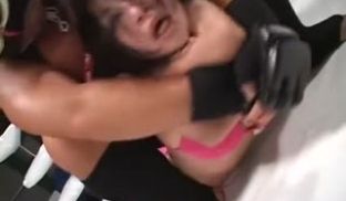 【变态】非打炮片---拳击台上暴力虐女，绞杀，殴