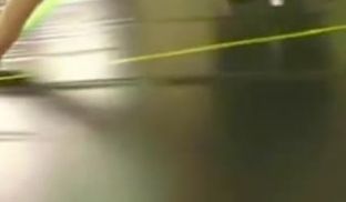 【另类】【日韩】上部，体育馆内变态灌肠喷射比赛，