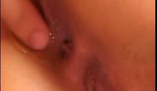 【另类】恐怖色情片，玩偶成精，美女被小熊操了