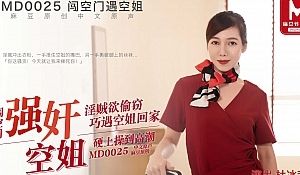 91麻豆国产原创剧情片MD0025闯空门遇空姐-