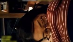 长得超漂亮的文艺范年轻小美女和老公一起酒店约网友