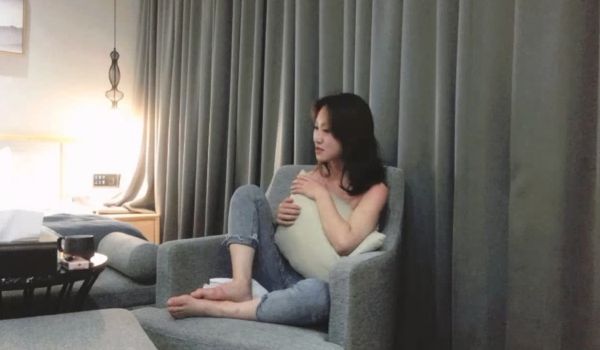 极品女神，美乳苗条，喝醉酒微醺之际忽悠啪啪，飞机