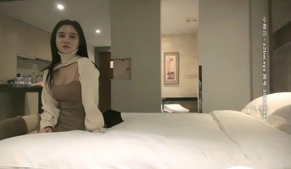 李寻欢探花打扮挺性感大奶外围妹子，洗完澡穿上吊带