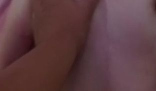 第一次操蝴蝶逼的小少妇就射了她一逼都是1!