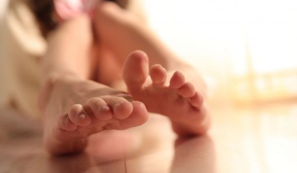 小美女jk小短裙装露美腿白丝