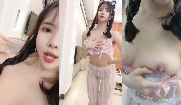风骚的女闺蜜，全程露脸情趣诱惑，跟狼友互动撩骚听