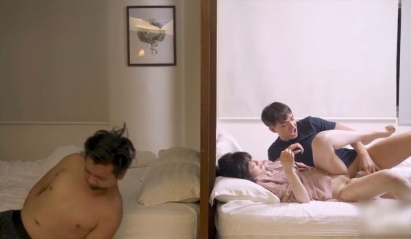 报复同事，当面强奸他的巨乳妻子
