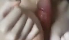 搞女朋友的两个大奶子!