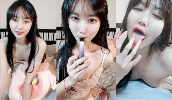 模特身材新人大眼女神，全裸自慰揉奶子，原生态逼毛