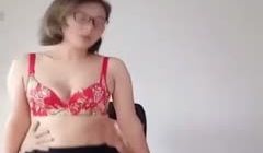 像极了网络授课的女班主任1!