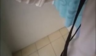 在阳台拉上窗帘猛干