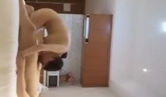 眼镜小哥约了个高颜值红衣妹子，休息下第二炮口交猛