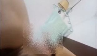 约到的大二小师妹假装性经验丰富套套都不知道带
