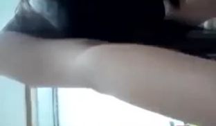 漂亮妹子自己动手