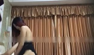 诱人的外围女脸蛋很好看，口活给力主动上位骑乘让我