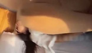 现在流行玩吃鸡不过那么喜欢吃鸡鸡的妹子还头一回碰