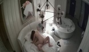 被中年大叔操到高潮的学生女