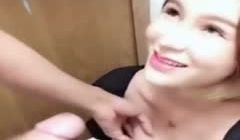 刺激美女和炮友在商场试衣间啪啪