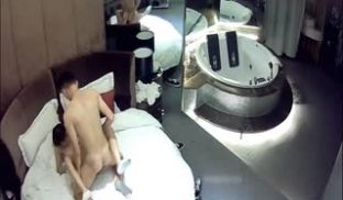 被男友操出白浆的娇小短发美女