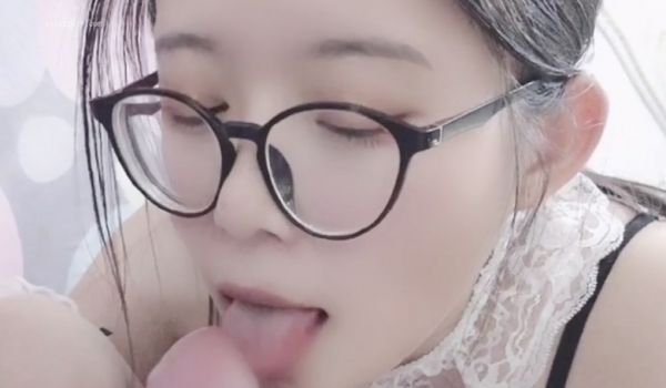 思雨女仆装被后入爆插