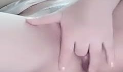 【国产自拍】淫荡骚情主播MY欣姐搓揉骚穴湿润润水