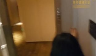 91新人PANLV作品与网红霜儿酒店开着房门啪啪