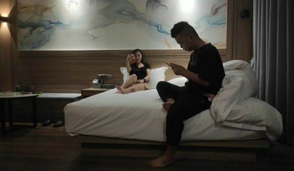 2600网约极品外围苗条温柔体贴入微,翘臀美乳娇