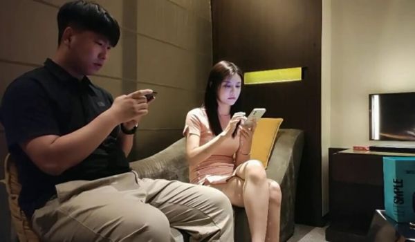 小宝寻花找大圈外围,穿情趣女仆装黑丝,口交舔屌 