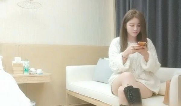战神小利约操外围美女,穿上连体网袜特殊姿势口交