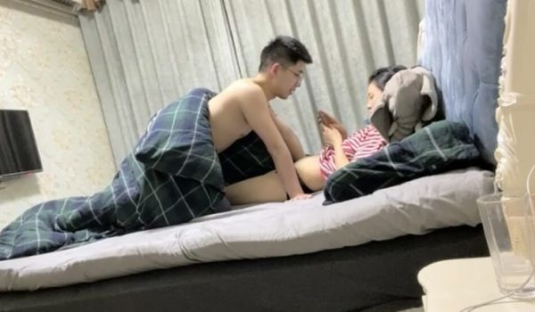 帅哥酒吧撩妹,身材很棒的白富美然后去开房打炮
