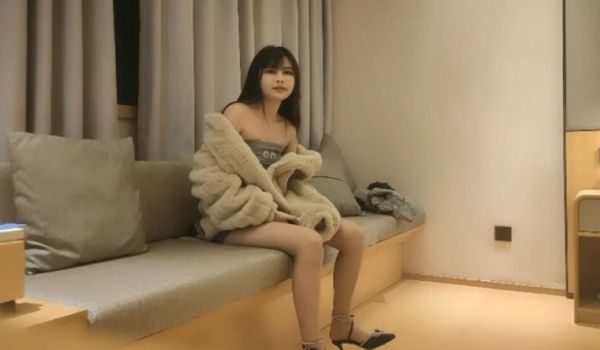 文轩探花-高价约操网红脸美女,口交 上位摇晃骚姿