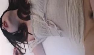 让她男友体验被肥猪哥内射过的穴