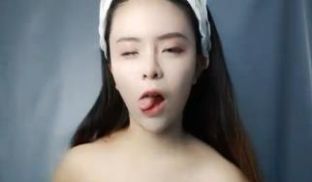 骚气妹子直播演绎跑腿小哥买了个道具JJ勾引啪啪_