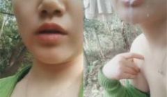 少妇跑到公园山上钓凯子