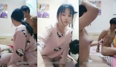 社会男爆艹02年学生妹,妹子身材丰满,硕大屁股坐