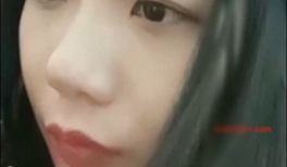 文艺范气质美女大尺度抠逼自慰，浴室洗澡，