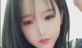 一边聊骚，一边脱衣服