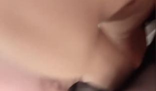 淫荡群交聚会，吃饱喝足两妹子被老哥疯狂猛操冲刺