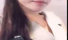 大胆女主播阳光女孩兰轩儿竟在高铁上直播道具插穴，