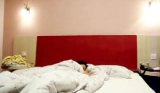 【国产】美乳--美女偷情用手快速抠逼把美女搞到高