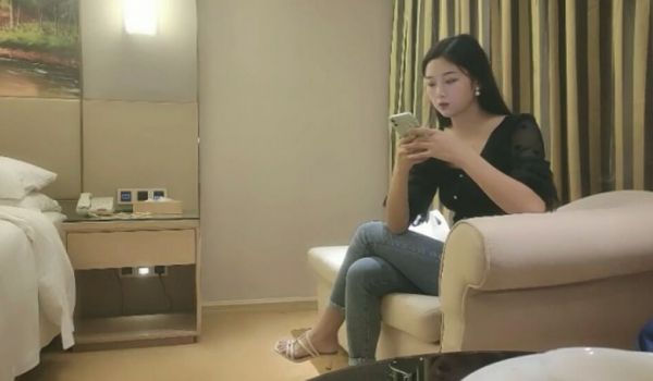 【小马探花第二场再约外围大长腿女神温柔甜美乖巧小