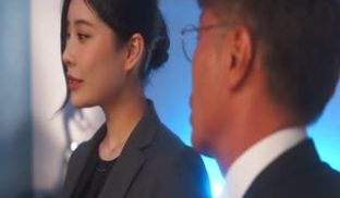STARS-979 美人ホテリエの隠れた趣味は、