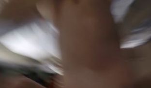 91隔壁小哥豪华巨作-假期驱车约操98年极品爆乳