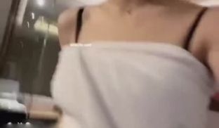 chinhbaby 潮吹公主 色诱司机 见面就插